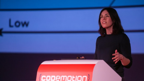 Imagen de Marta Peirano en la edición de CodeMotion 2018.