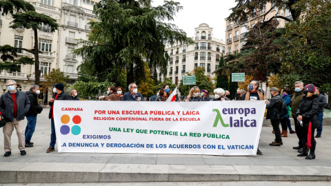 Imagen de archivo de una concentración convocada por la plataforma Europa Laica, en Madrid, a 28 de octubre de 2020.- Óscar J.Barroso / Europa Press.