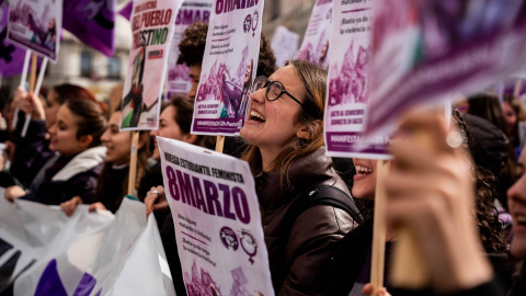 Decenas de estudiantes durante una manifestación convocada por el Sindicato de Estudiantes por el Día Internacional de la Mujer, 8M, en la Puerta del Sol, a 8 de marzo de 2024, en Madrid (España).- Matias Chiofalo / Europa Press