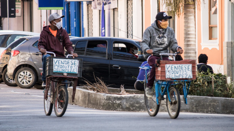 Decenas de millones de trabajadores informales se han visto obligados a salir a la calle a trabajar durante la pandemia en Brasil. MICHEL CORVELLO/ FOTOS PÚBLICAS.