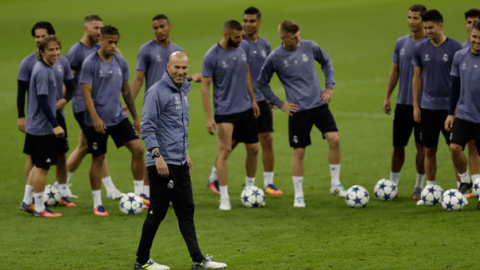 El Real Madrid, en su entrenamiento de este viernes en el estadio de Cardiff, antes de disputar contra el Juventus la final de la Champions League.  REUTERS / Eddie Keogh Livepic