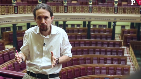 El líder de Podemos, Pablo Iglesias, en un momento de su entrevista con 'Público', días antes de que se debata en el Congreso su moción de censura contra Rajoy. PÚBLICOTV