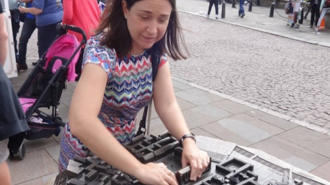 Rocío Sánchez, la joven invidente que ha lanzado una campaña para etiquetar en Braille los productos de los supermercados.