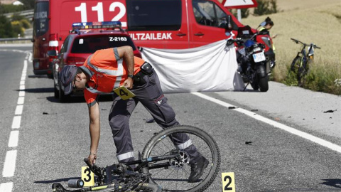 Un ciclista ha muerto tras ser atropellado por un vehículo en el término municipal navarro de Erice de Iza. EFE/Jesús Diges