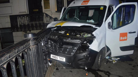 Imagen de la furgoneta utilizada por los terroristas en el ataque en el puente de Londres. /EFE