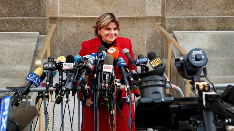 La abogada Gloria Allred  habla para los medios de comunicación a la salida de la corta de Manhattan, que ha declarado culpable a Harvey Weinstein. /REUTERS