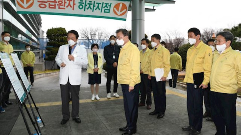 El presidente de Corea del Sur, Moon Jae-in, es informado sobre los nuevos casos de coronavirus en el país. - EUROPA PRESS