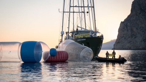 Acción de Greenpeace contra la contaminación por plásticos en el Mediterráneo. GREENPEACE