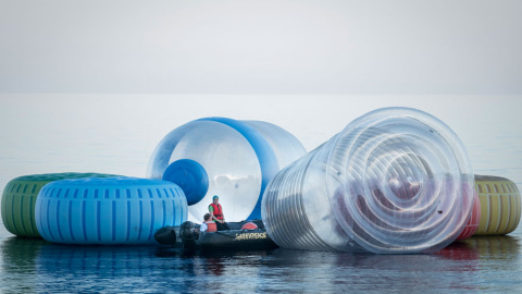 Acción de Greenpeace contra la contaminación por plásticos en el Mediterráneo. GREENPEACE