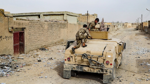 Solo una semana antes de la caída de Raqqa, la actividad militar se intensificó en los frentes este y oeste. Foto por Ferran Barber.jpg