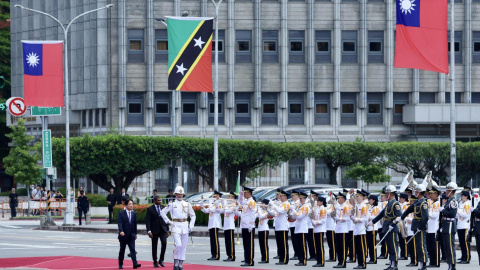 El presidente taiwanés William Lai durante un paseo ceremonial en Taipei, Taiwan.- EFE/EPA/RITCHIE B. TONGO