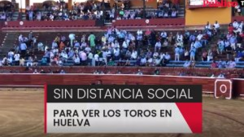 A los toros sin mascarilla y sin guardar la distancia de seguridad