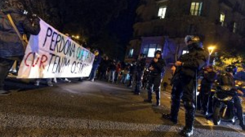 Unas 200 personas convocadas por los CDR cortan la avenida Meridiana de Barcelona