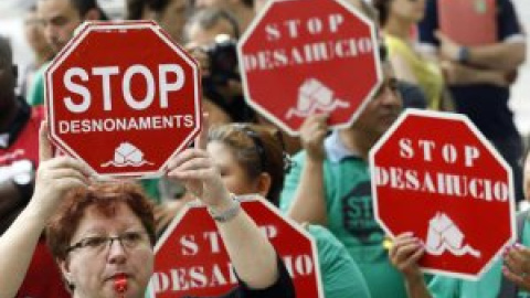 Bajan los desahucios por alquiler de Barcelona y aumentan en Madrid