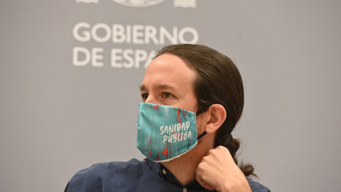 30/07/2020.- El vicepresidente segundo del Gobierno, Pablo Iglesias, asiste a la clausura del acto "Samudaripen", un encuentro en memoria y reconocimiento a las víctimas del pueblo gitano en el holocausto nazi, que se celebra en la sede de la Vicepreside