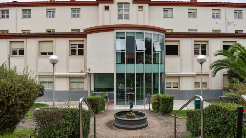 Vista del exterior de la residencia de mayores de Zorrozgoiti en Bilbao (Bizkaia), donde se ha detectado un rebrote de Coronavirus. EFE/Miguel Toña