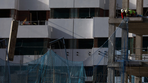 Construcción de un bloque de viviendas en Madrid. REUTERS/Susana Vera