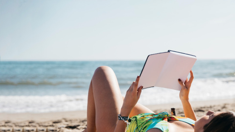 Leer en verano.- Freepik