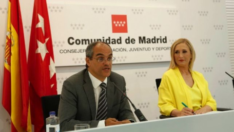 El consejero de Educación de la Comunidad de Madrid junto a Cristina Cifuentes.- EFE