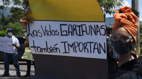 Cartel que indica que las vidas garifunas también importan.