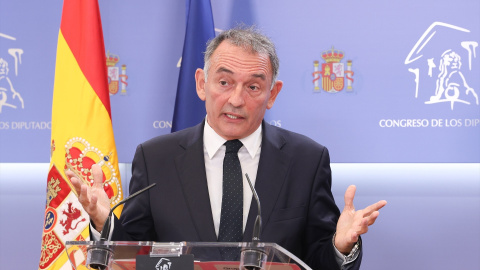  El portavoz de Izquierda Unida en el Congreso y diputado por Sumar, Enrique Santiago, en rueda de prensa.Imagen de archivo. Marta Fernández / Europa Press