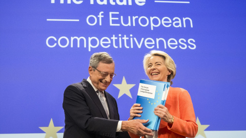  Mario Draghi, expresidente del Banco Central Europeo y Ursula von der Leyen, Presidenta de la Comisión Europea, en Bruselas. Imagen de archivo/Europa Press