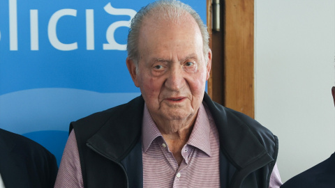  El Rey Juan Carlos durante la entrega de trofeos de la regata Turismo de Galicia.Raúl Terrel / Europa Press