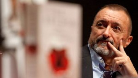 "Una montaña de excrementos": los tuiteros cargan contra Pérez-Reverte por su último hilo