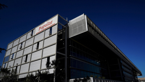 Vista de la fachada de la nueva sede del Banco Popular que se está terminando de construir en el madrileño barrio de San Blas. EFE/Emilio Naranjo