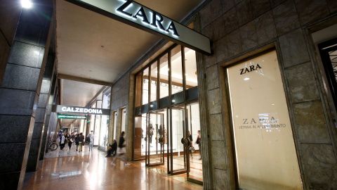 Una tienda de Zara en Milán. REUTERS/Alessandro Garofalo