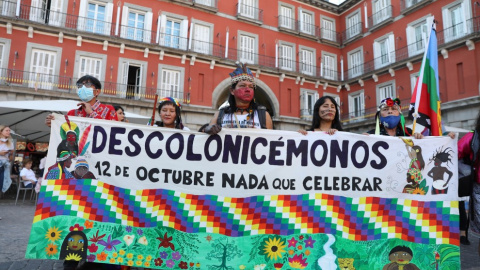  Varias personas participan en una manifestación contra el Día de la Hispanidad, un 12 de octubre. Imagen archivo: Isabel Infantes/ Europa Press