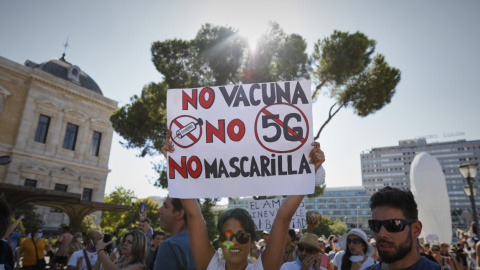 Manifestación contra el uso obligatorio de mascarillas en la plaza de Colón de Madrid.  Jesús Hellín / Europa Press