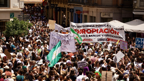  Miles de malagueños se manifestan por la dificultad de encontrar una vivienda para alquilar en la ciudad. Álex Zea / Europa Press