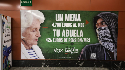  Cartel electoral de Vox en la estación de cercanías de Sol, a 21 de abril de 2021, en Madrid - EP