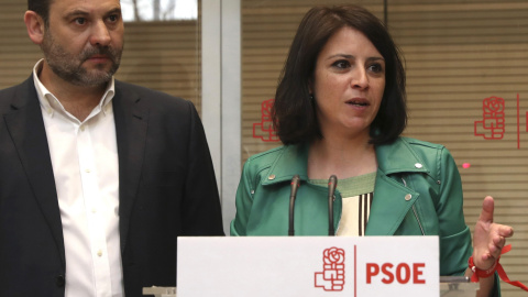 La diputada asturiana Adriana Lastra y el valenciano José Luis Ábalos, que serán la vicesecretaria general y el secretario de Organización del PSOE, respectivamente. EFE/J.J. Guillén