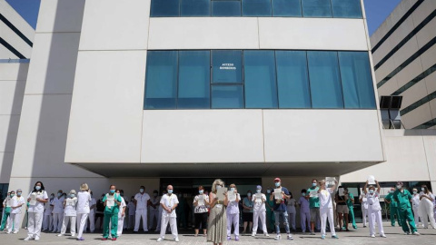 Concentració de protesta de personal sanitari davant l'hospital de la Fe de València. EFE/Ana Escobar