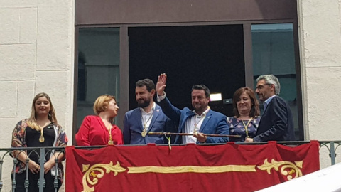 Álex Pastor (PSC), al balcó de l'Ajuntament de Badalona.