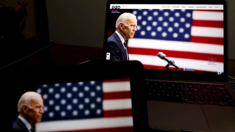 El candidato demócrata Joe Biden, mostrado en una computadora, habla durante la Convención Nacional Demócrata, en la ciudad de Nueva York. EFE / EPA / JASON SZENES