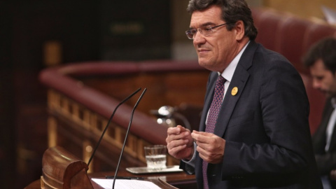 El Ministro de Inclusión, Seguridad Social y Migraciones, José Luis Escrivá, interviene durante el pleno celebrado en el Congreso de los Diputados donde han tratado el Real Decreto del Ingreso Mínimo Vital. EUROPA PRESS/E. Parra. POOL/Archivo