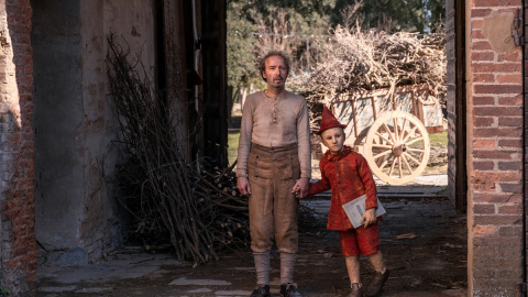 Roberto Benigni y Federico Ielapi, en una escena de la película.- WARNER