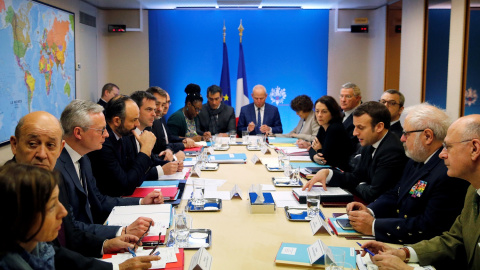 El Gobierno de Francia reunido en París para hacer frente a la crisis del coronavirus. | Reuters. Jean Claude Coutausse.