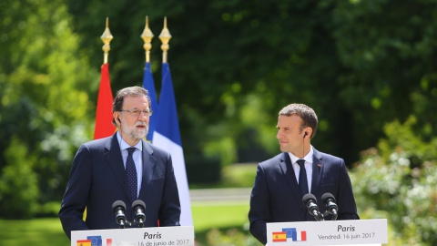 Mariano Rajoy y Macron en la rueda de prensa de este viernes en París / TWITTER