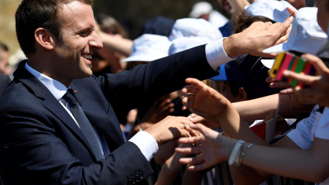 El presidente francés, Emmanuel Macron, asiste a una ceremonia que conmemora el 77 aniversario de la llamada de resistencia del general francés Charles de Gaulle, en París, este domingo. REUTERS / Bertrand Guay