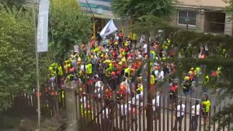 Los trabajadores de Alcoa piden una negociación "sin condiciones" ante el Parlamento gallego