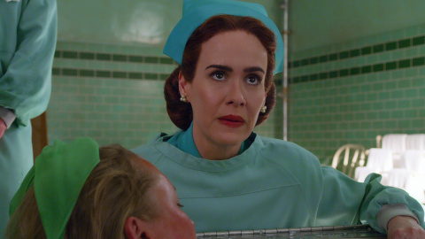 Sarah Paulson en 'Ratched', de Ryan Murphy. / NETFLIX