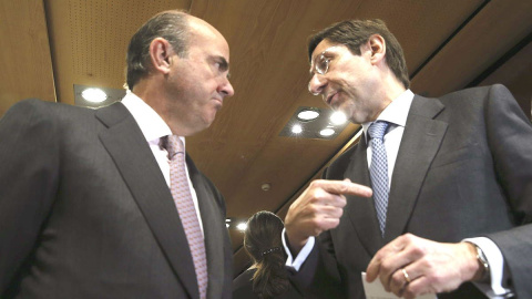 El ministro de Economía, Luis de Guindos, con el presidente de  Bankia, José Ignacio Goirigolzarri. EFE