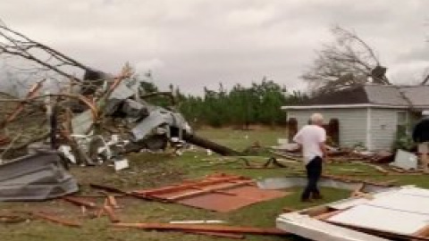 Al menos 22 muertos por los tornados en el estado de Alabama