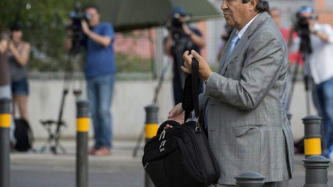 El exdirigente del PP y exvicepresidente del Gobierno Francisco Álvarez-Cascos, a su llegada a la a la sede de la Audiencia Nacional donde se celebra el juicio de la Gürtel. | FERNANDO VILLAR (REUTERS)