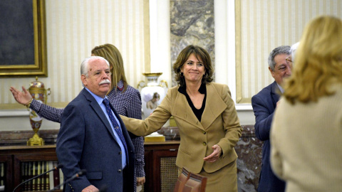 La Fiscal General del Estado, Dolores Delgado, con el teniente Fiscal, Luis Navajas. EP