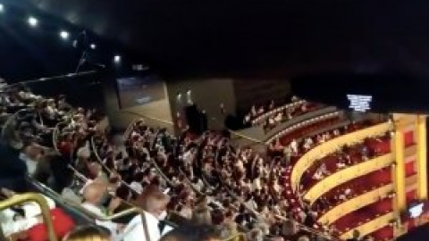 Las protestas de los espectadores por la falta de distancia de seguridad fuerzan al Teatro Real a cancelar una función